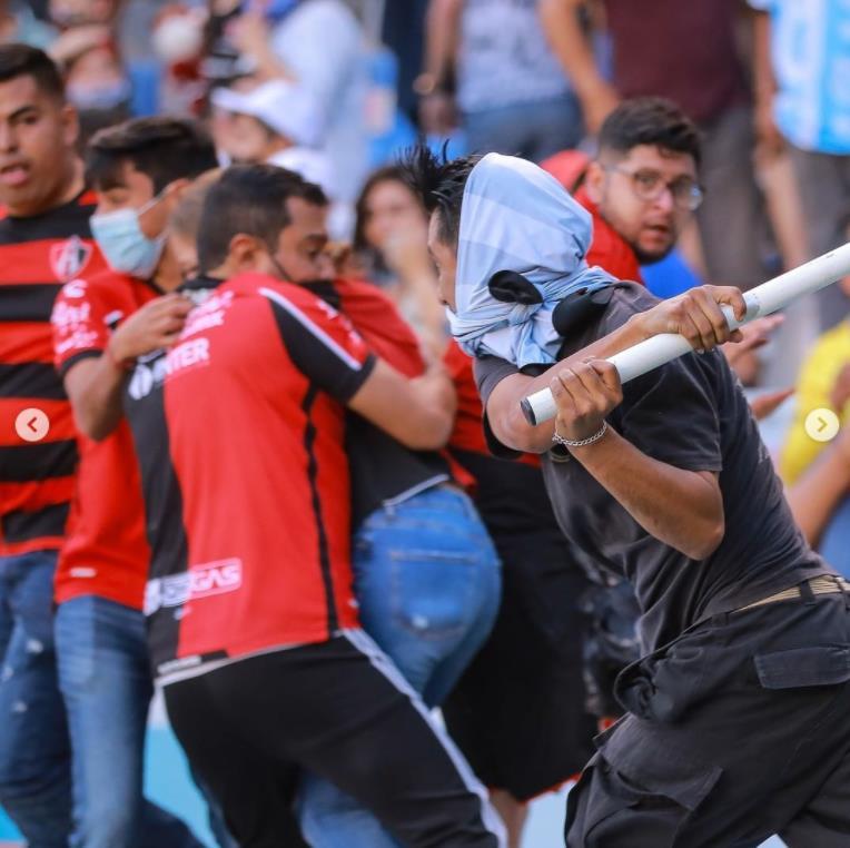  同城德比恩怨延续，飞铲冲突险酿风波