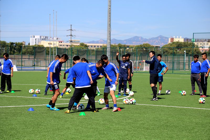  教练员轮岗交流启动，执教理念碰撞火花