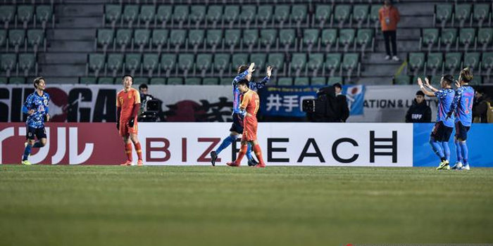  东亚杯较量，日本队三球完胜中国队