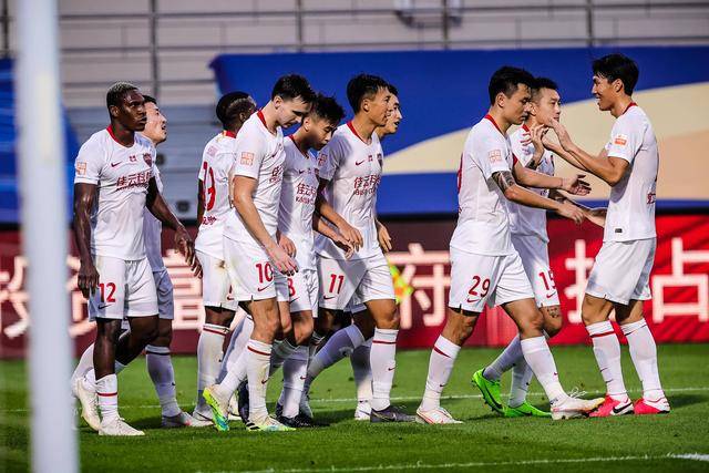  老将宝刀未老，头球攻门技惊四座