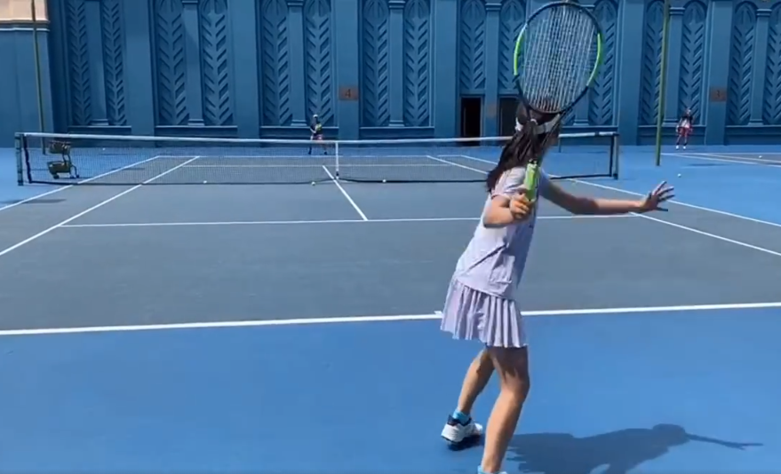  高校网球联赛激战正酣，学霸选手兼顾学业训练