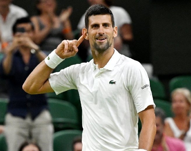  辛纳底线对抗占优，完胜名将晋级次轮