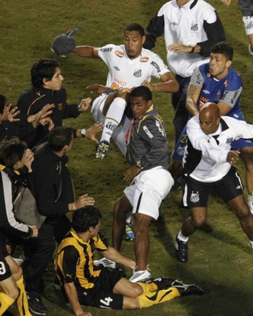  南美解放者杯决出冠军，巴西球队成功捧杯