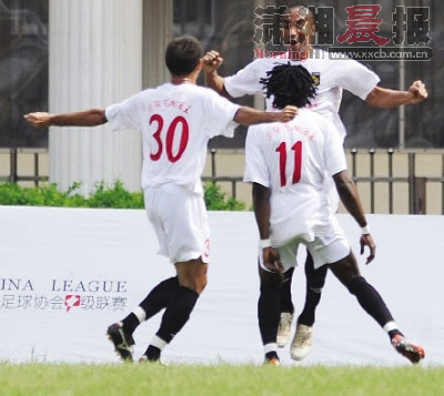  升班马展锋芒，主场力克传统豪强