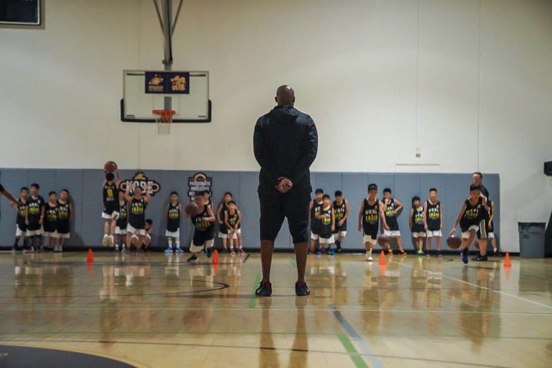  青少年篮球训练营，百名新苗开启特训