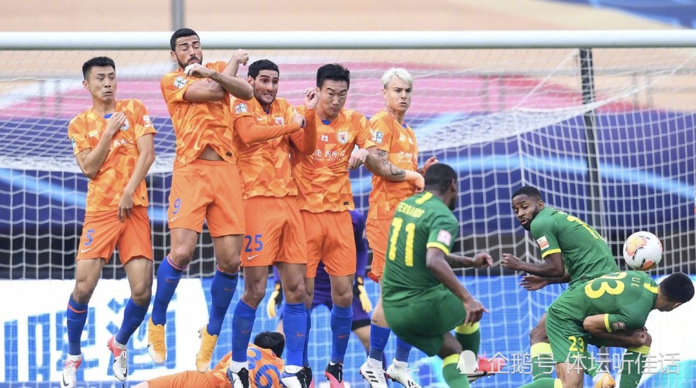  边路快马突破，单骑闯关上演帽子戏法