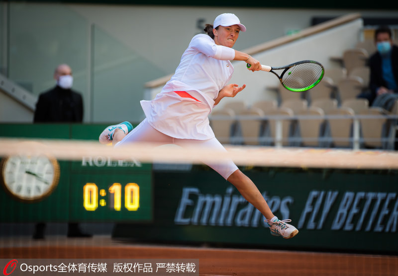  斯维亚特克卫冕成功，法网女单三连冠