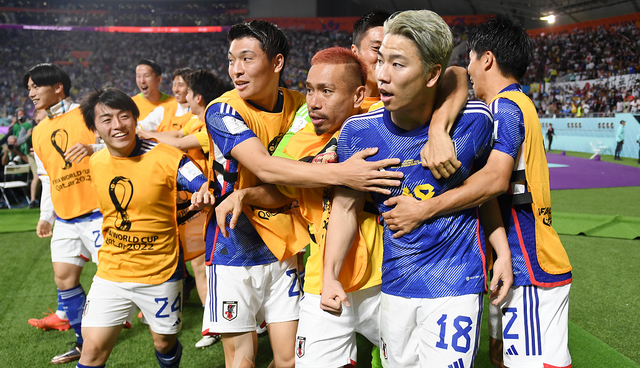  足协杯冷门迭爆，业余球队创造历史佳绩  