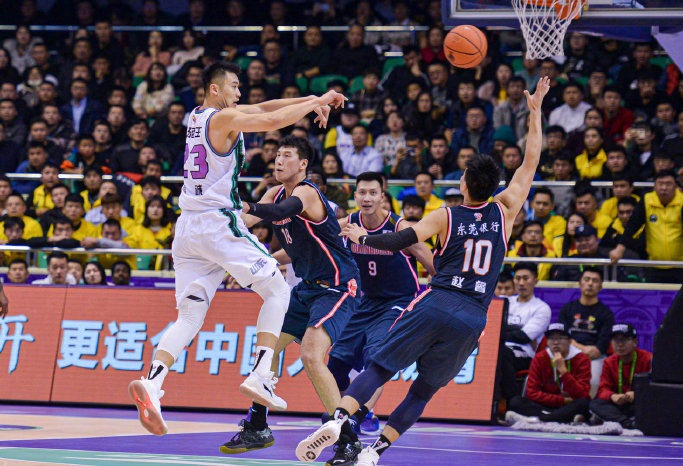  广东宏远末节发力，战胜新疆稳固联赛榜首